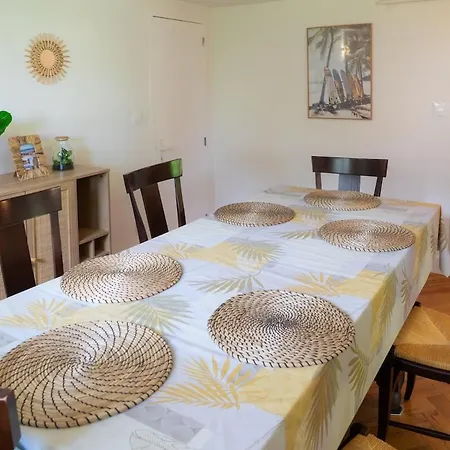 Ground Floor Apartment, Garden Bikes ,between And Ocean *