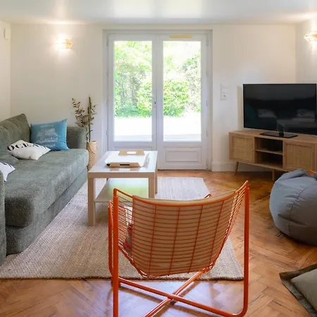 Ground Floor Apartment, Garden Bikes ,between And Ocean