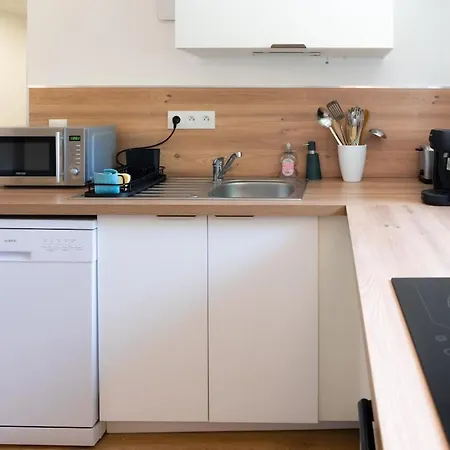 Ground Floor Apartment, Garden Bikes ,between And Ocean *